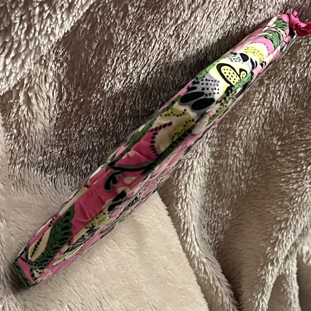 VERA BRADLEY Priscilla Pink Case *Retired Design - Picture 3 of 7